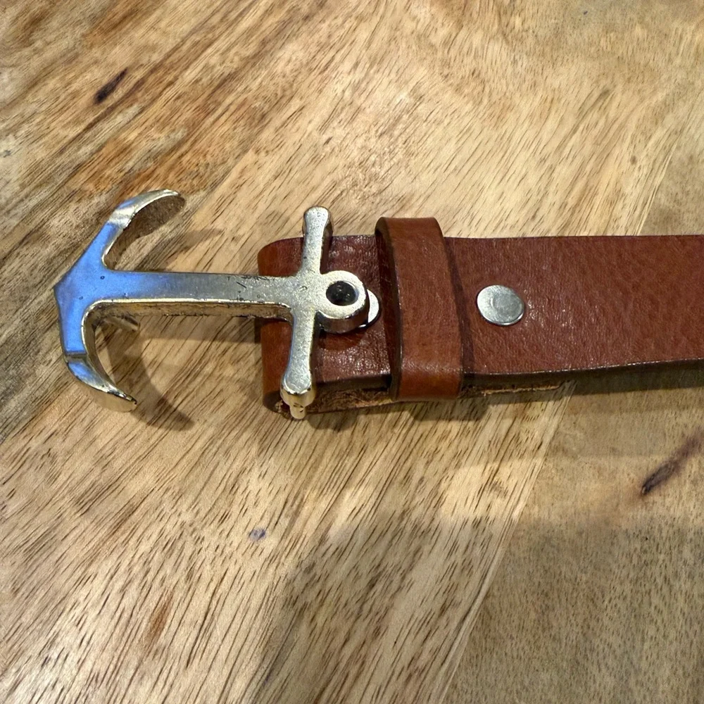 Vineyard Vines Brown Leather Belt with Anchor Buckle